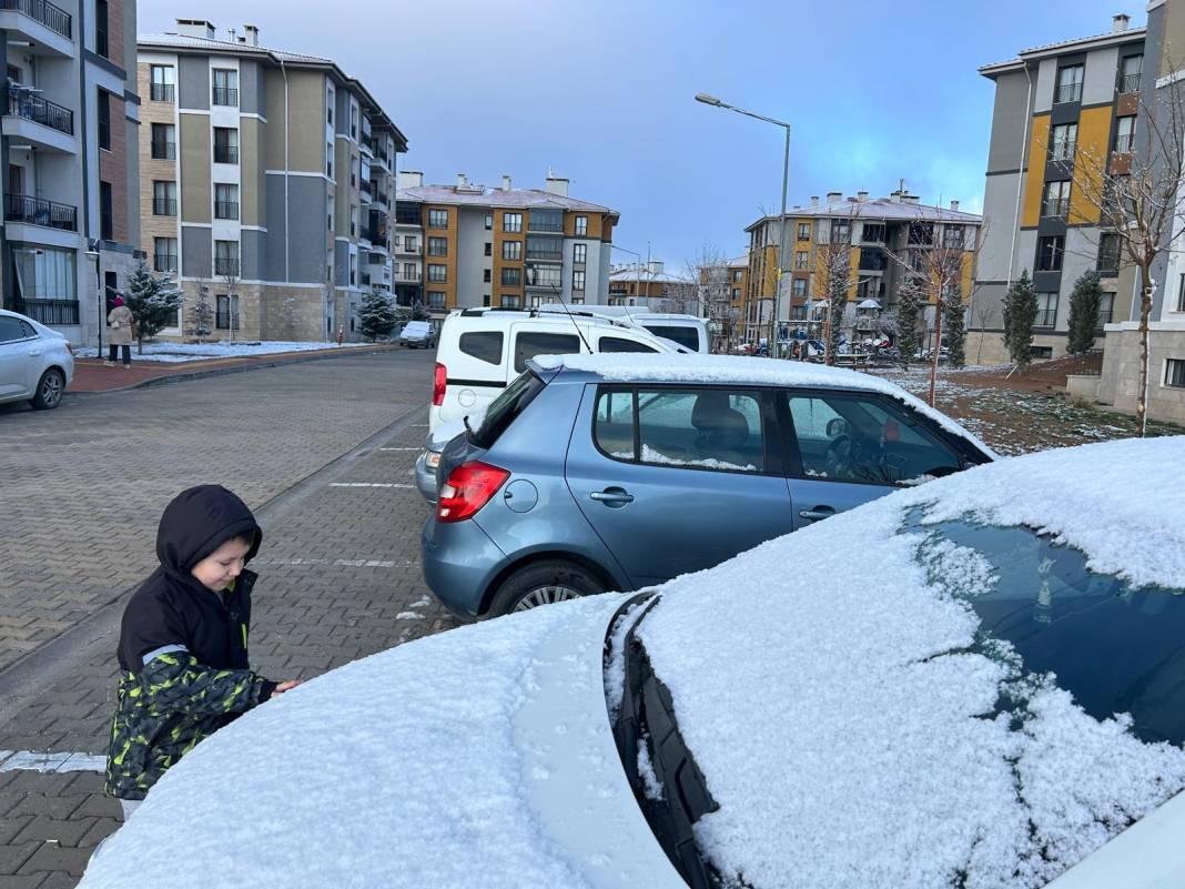 Konya’nın merkezine 11 Nisan’da kar sürprizi 6